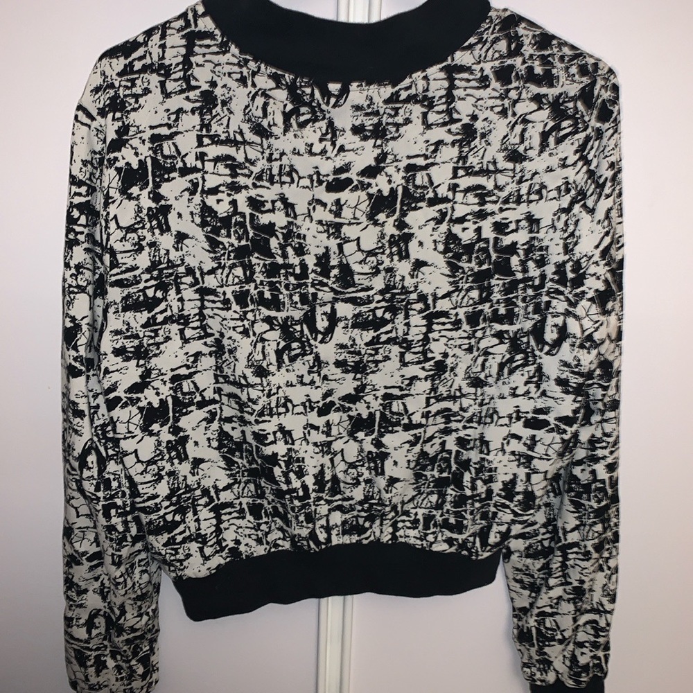 Cropped Zip-Up - Picture 3 of 3